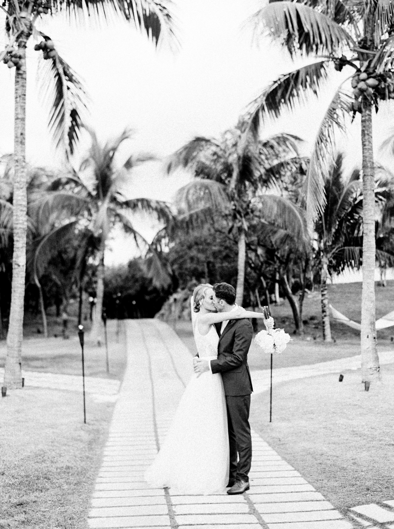 Destination_Film_Wedding_Photographer- The_Cove_Bahamas_0289.jpg