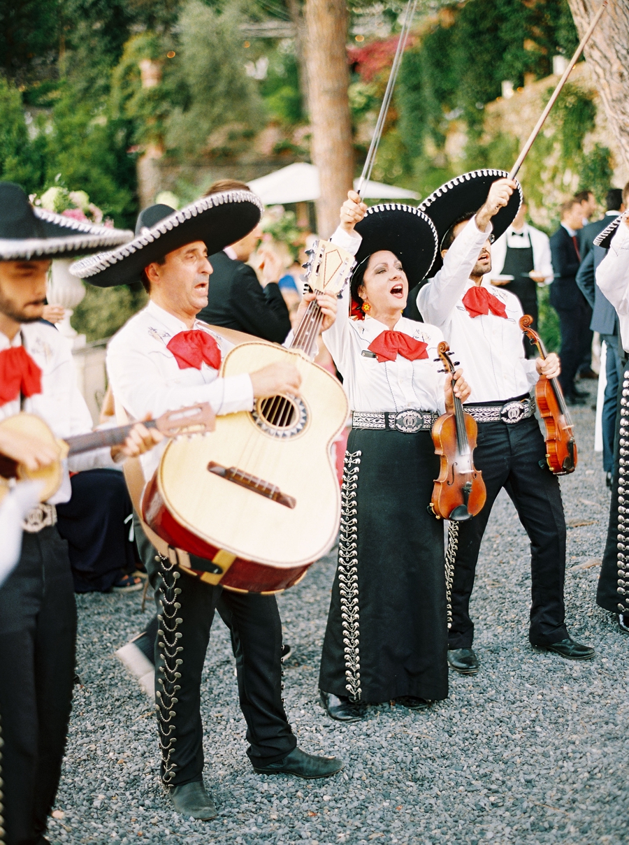 mariachi band at wedding
