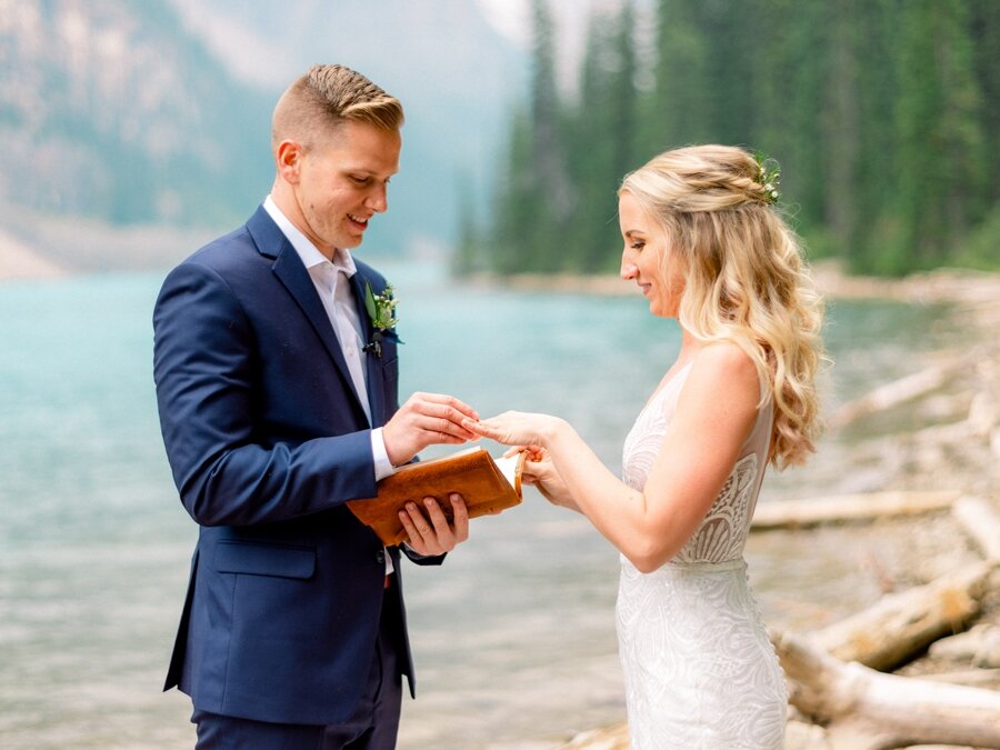 banff-canada-wedding-Moraine Lake-wedding-photographer-hunter-ryan-photo_2021.jpg