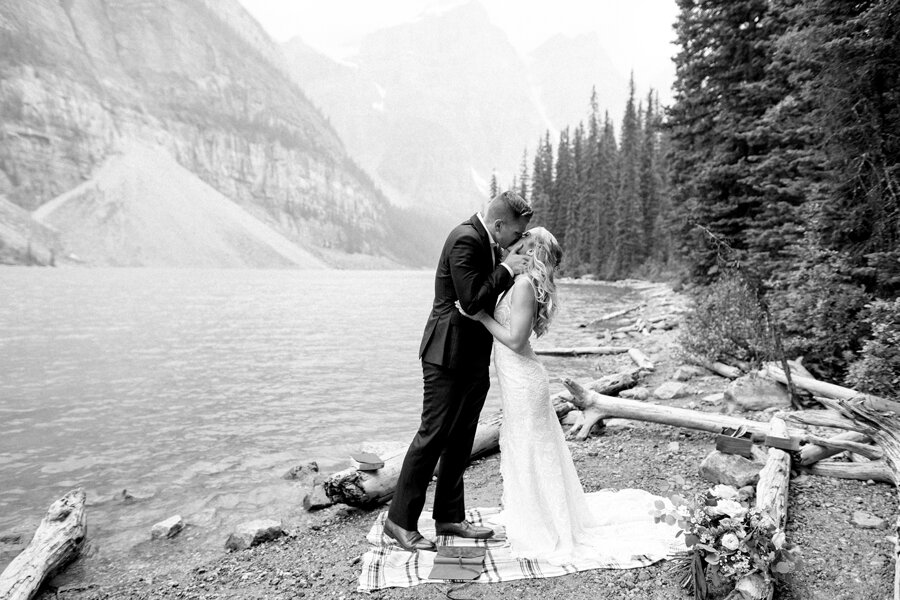 banff-canada-wedding-Moraine Lake-wedding-photographer-hunter-ryan-photo_2076.jpg