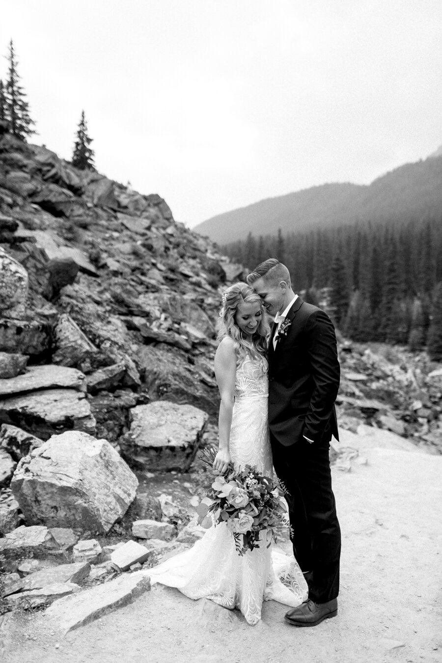 banff-canada-wedding-Moraine Lake-wedding-photographer-hunter-ryan-photo_2082.jpg