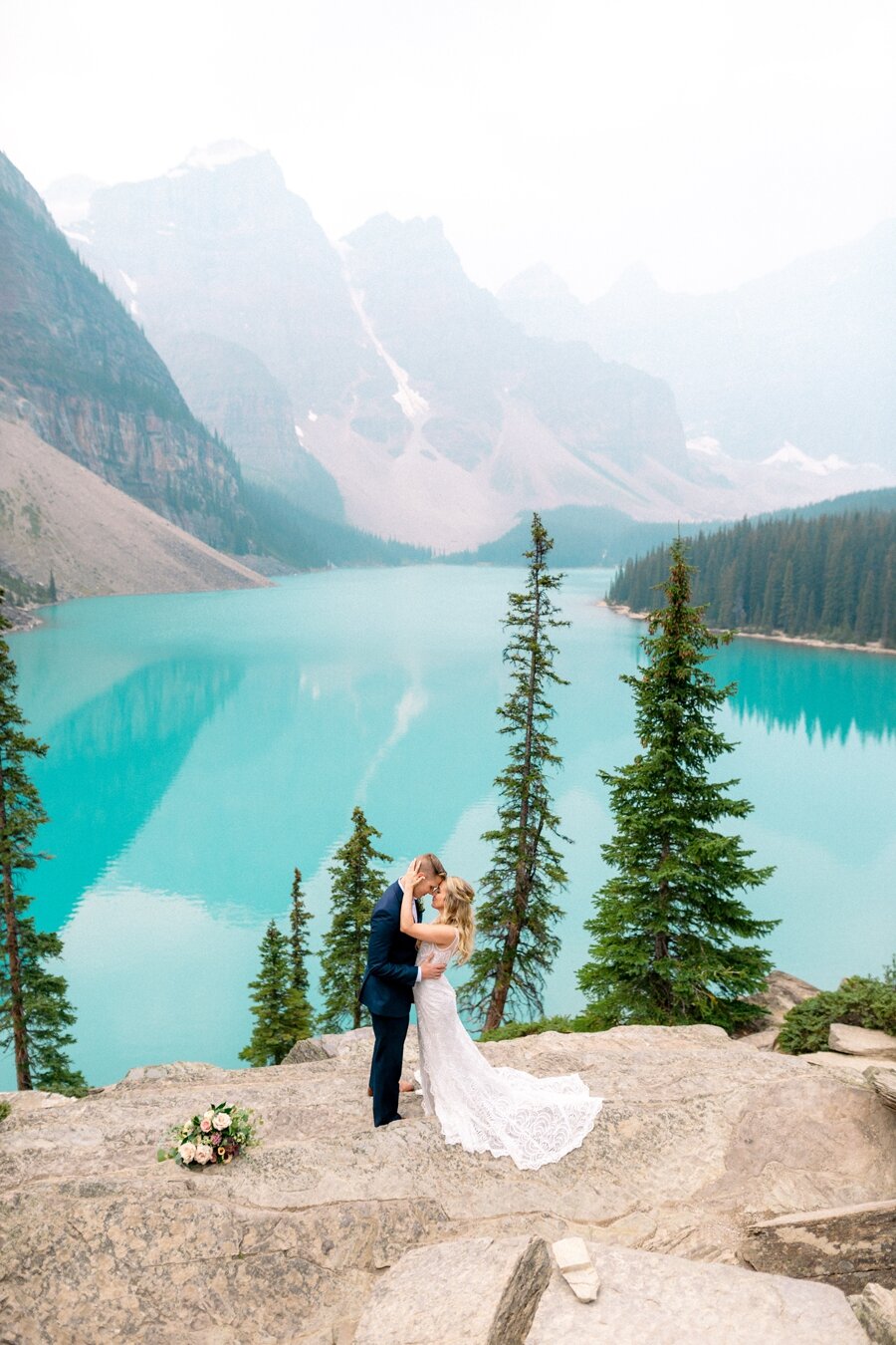 banff-canada-wedding-Moraine Lake-wedding-photographer-hunter-ryan-photo_2086.jpg