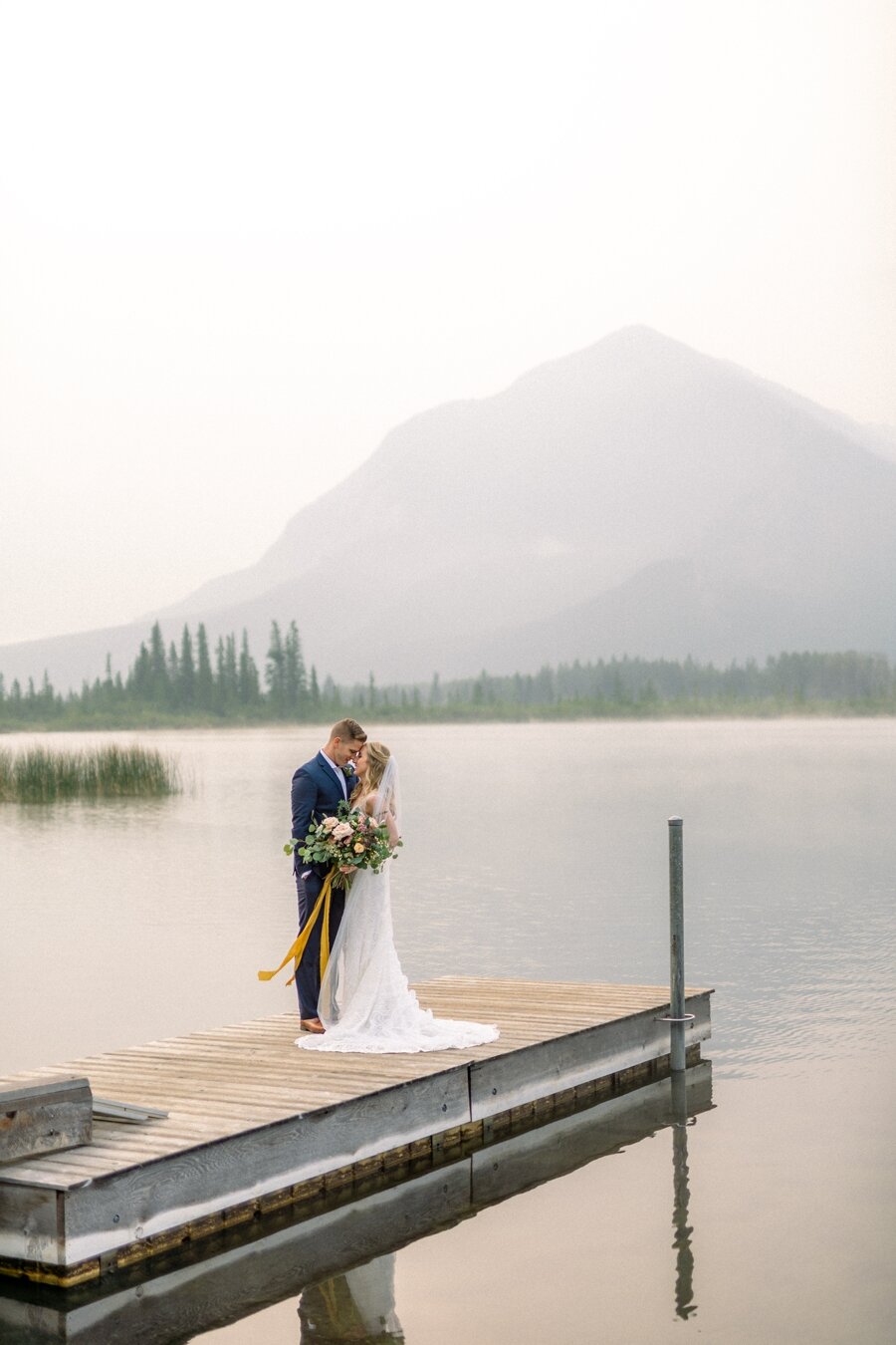banff-canada-wedding-Moraine Lake-wedding-photographer-hunter-ryan-photo_2101.jpg
