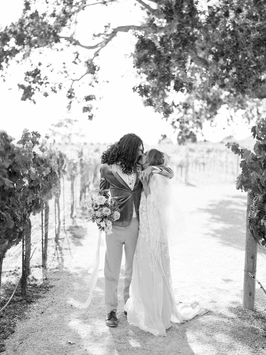 sunstone-winery-wedding-santa-ynez-wedding-photographer-hunter-ryan-photo-italian-villa_0953.jpg
